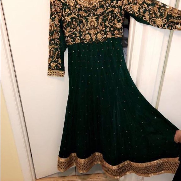 Bollywood Dark green and gold gown - Picture 2 of 2